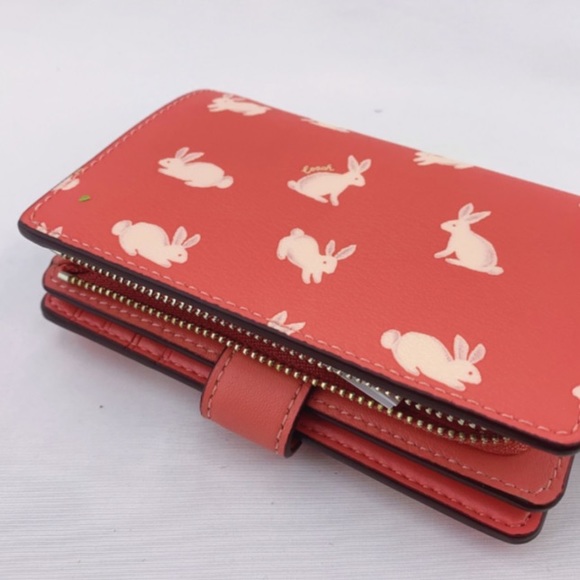 NWT. LAST ONE! Coach Wallet adorable Bunny print! - Picture 4 of 7